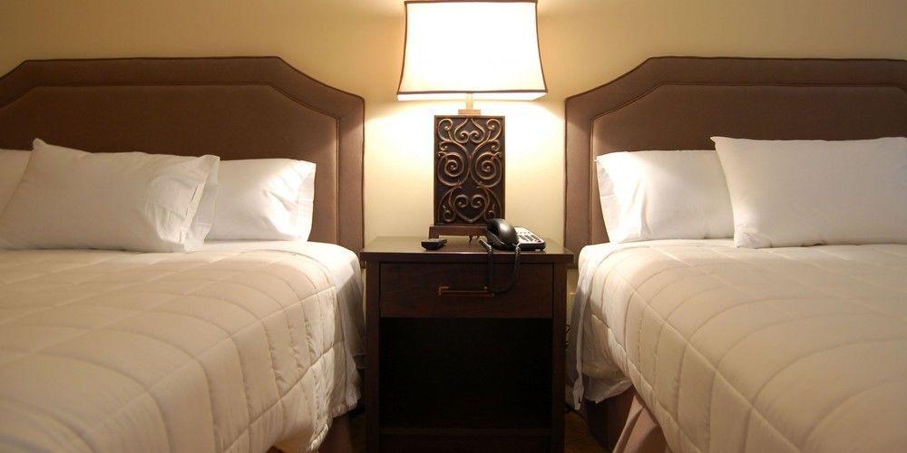 Brentwood Inn And Suites Рочестер Экстерьер фото