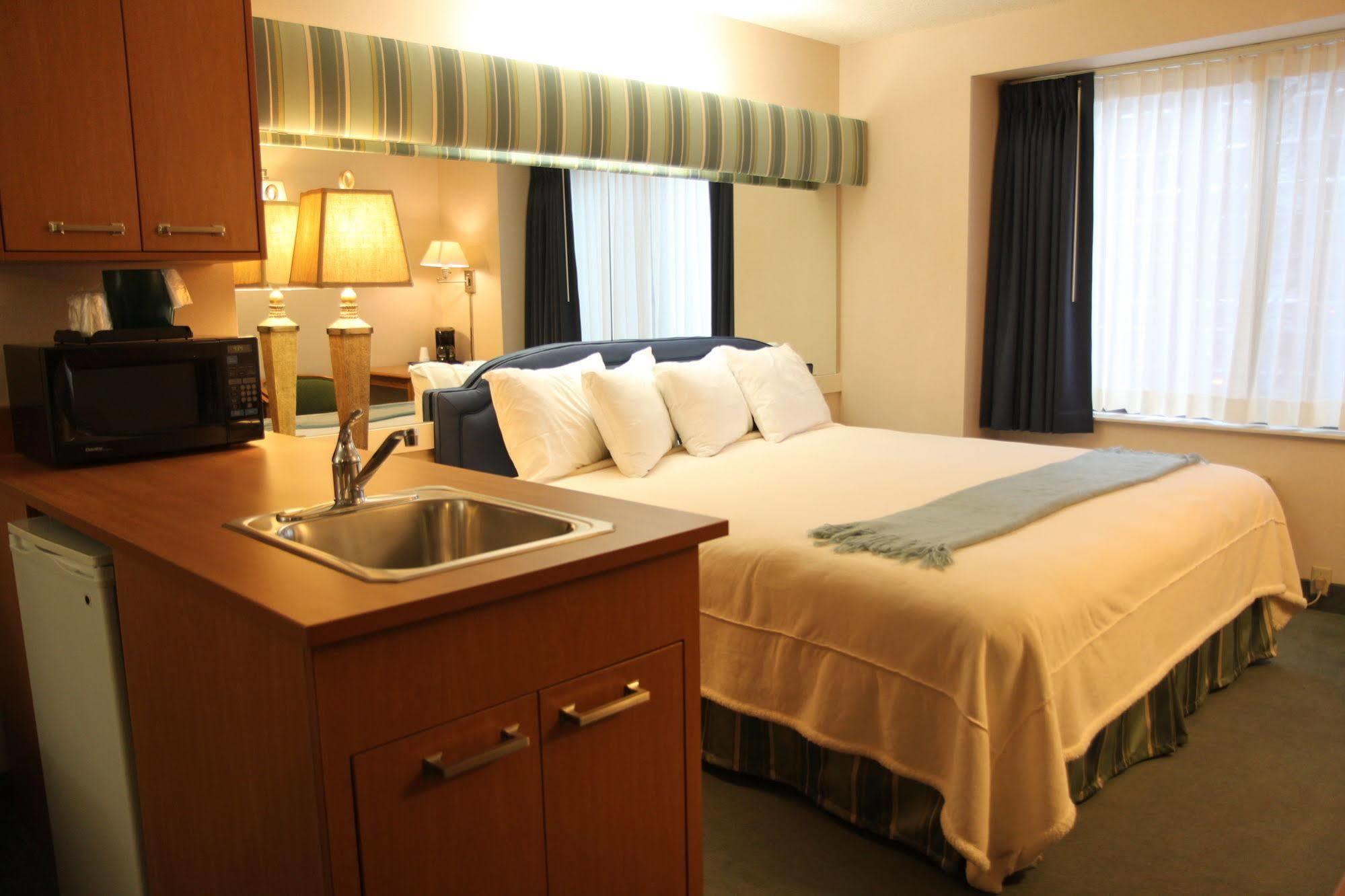 Brentwood Inn And Suites Рочестер Экстерьер фото