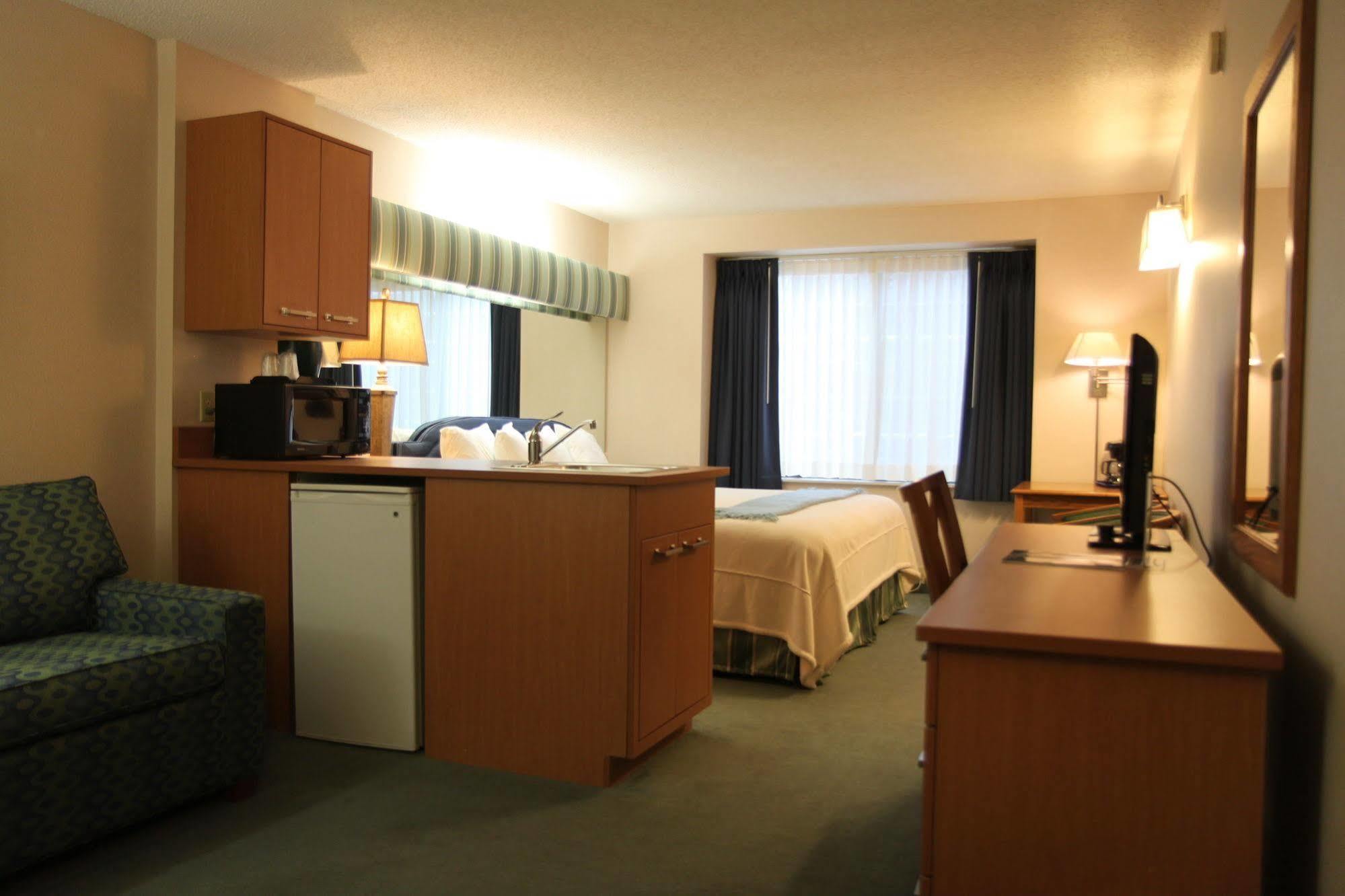 Brentwood Inn And Suites Рочестер Экстерьер фото