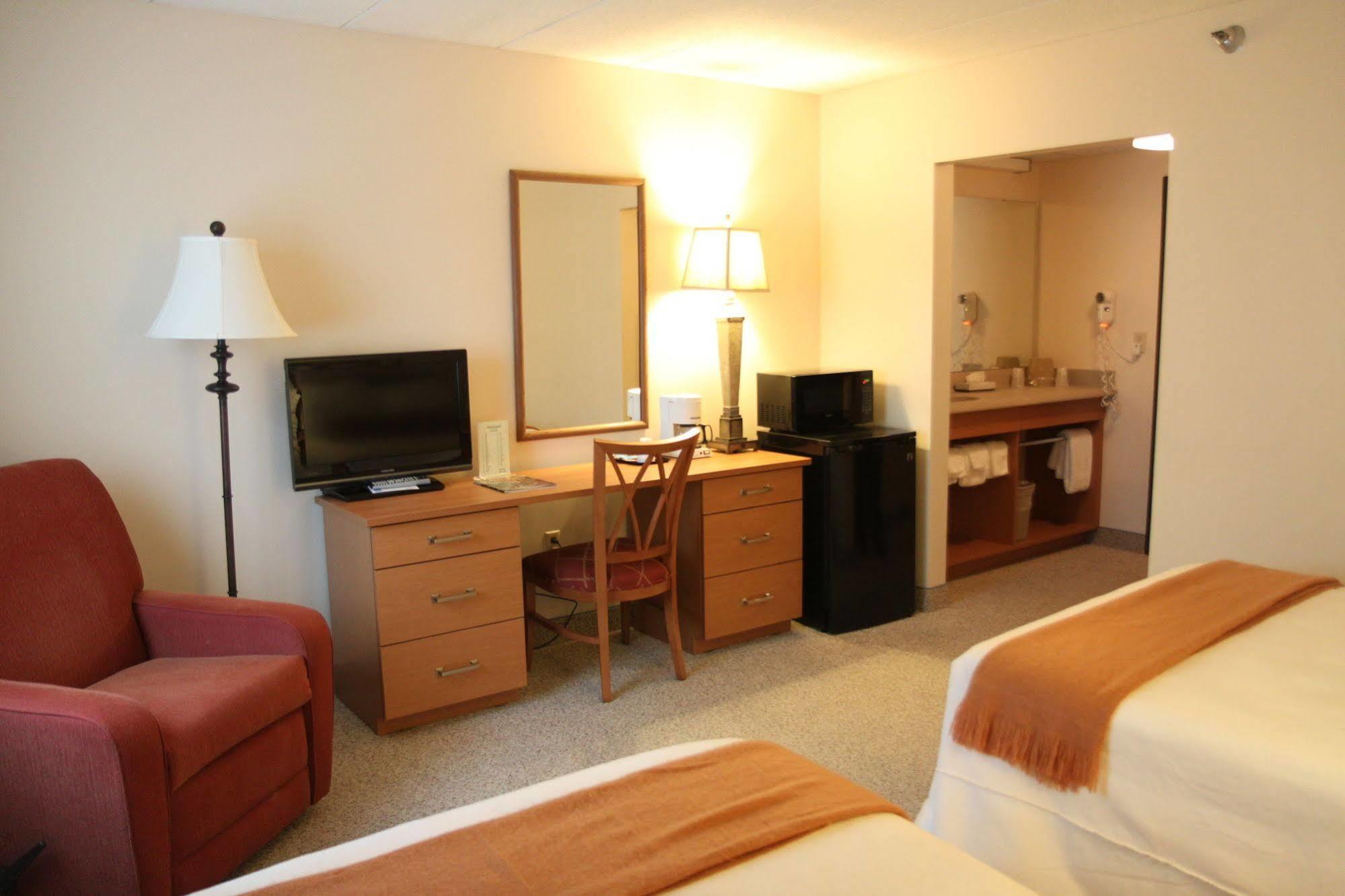 Brentwood Inn And Suites Рочестер Экстерьер фото